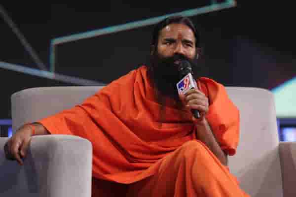 बाबा रामदेव यांचे सोशल मीडियावर फॉलोअर्स किती? अनेकांची बंद होणार बोलती!