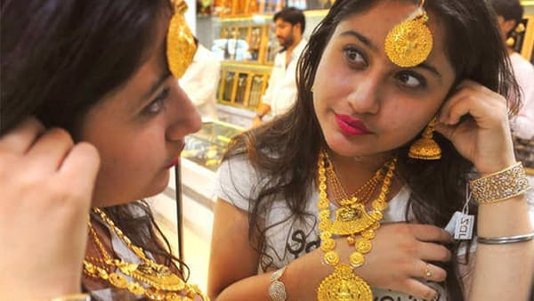 Gold Silver Rate Today | चांदीत मोठी घसरण, सोन्याने पण दिला दिलासा, अशी आहे किंमत