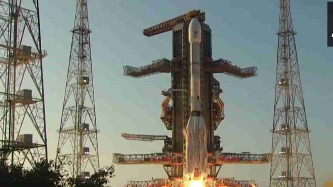 ISRO इस्रोने पुन्हा रचला इतिहास, आता उपग्रहाद्वारे मिळणार हवामानाची अचूक माहिती