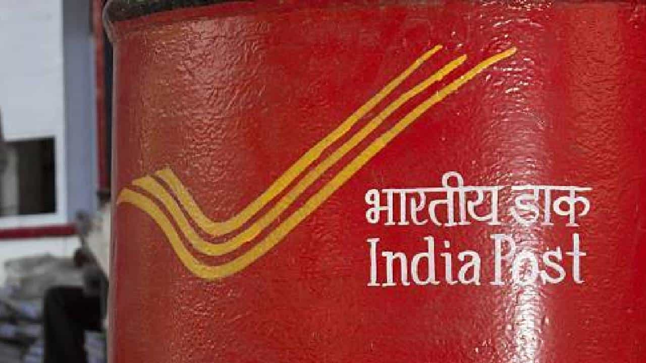 भारतीय पोस्ट आॅफिस अर्थात भारतीय डाक विभागात नोकरी करण्याची मोठी संधी ही तुमच्याकडे आहे. विशेष म्हणजे कोणतीही परीक्षा ही तुम्हाला द्यावी लागणार नाहीये.
