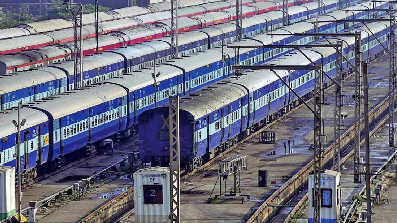 भारतीय रेल्वेचं जाळं देशभरात पसरलेलं आहे. उत्तर ते दक्षिण आणि पूर्व ते पश्चिम असं हे रेल्वे जाळं... भारतातील विविध राज्यांना जोडतं. यामुळे ग्रामीण भाग शहरी भागाशी जोडला जातो. 