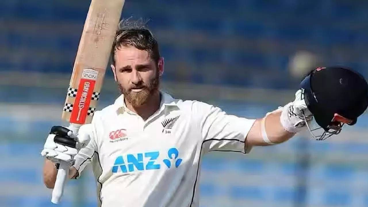 केन विल्यमसनने न्यूझीलंडमधील माऊंट मौनगानुई बे ओव्हल येथे दक्षिण आफ्रिकेविरुद्धच्या पहिल्या कसोटी सामन्यात पाठोपाठ शतके झळकावली. पहिल्या डावात 289 चेंडूत 16 चौकारांसह 118 धावा करणाऱ्या न्यूझीलंडच्या कर्णधाराने आता दुसऱ्या डावातही शतक ठोकलं आहे. केनने 132 चेंडूंत 1 उत्तुंग षटकार आणि 12 चौकारांसह 109 धावा केल्या.