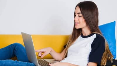 Laptop | लॅपटॉप मांडीवर ठेवल्यास या रोगांना आयते आमंत्रण, असे होते नुकसान