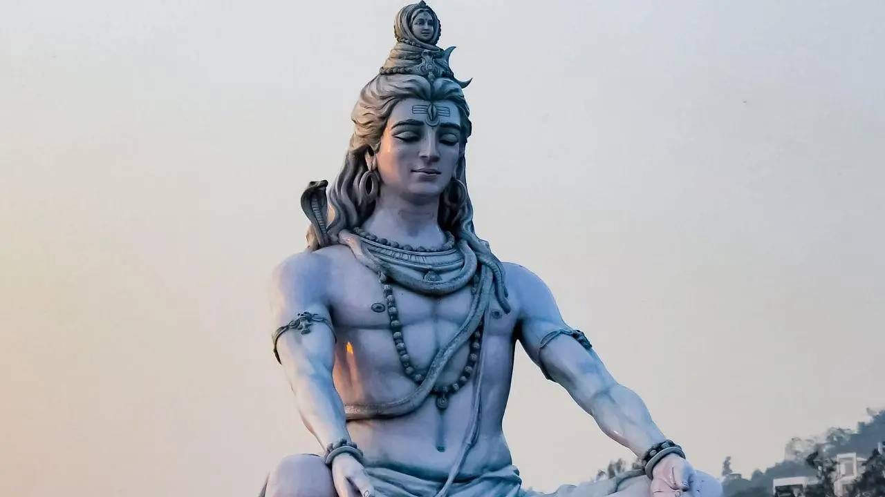 Mahashivratri 2024 : यंदा किती तारखेला साजरी होणार महाशिवरात्री? मुहूर्त आणि पूजा विधी Mahashivratri 2024 : यंदा किती तारखेला साजरी होणार महाशिवरात्री? मुहूर्त आणि पूजा विधी
