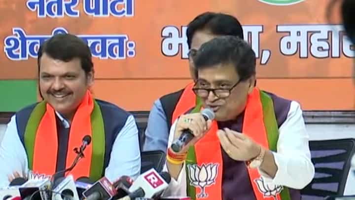 आदर्श घोटाळ्याचं काय झालं? भर पत्रकार परिषदेत अशोक चव्हाण यांना कोंडीत अडकवण्याचा प्रयत्न आदर्श घोटाळ्याचं काय झालं? भर पत्रकार परिषदेत अशोक चव्हाण यांना कोंडीत अडकवण्याचा प्रयत्न