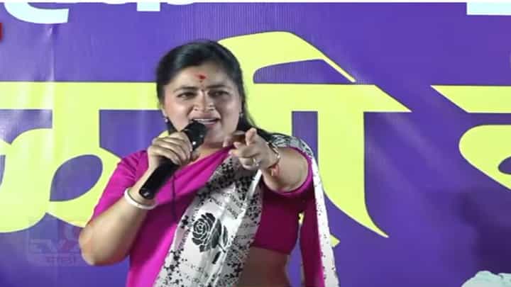 इस देश मे रहना है, तो श्रीराम...; नवनीत राणा यांनी इम्तियाज जलील यांना सुनावलं इस देश मे रहना है, तो श्रीराम...; नवनीत राणा यांनी इम्तियाज जलील यांना सुनावलं