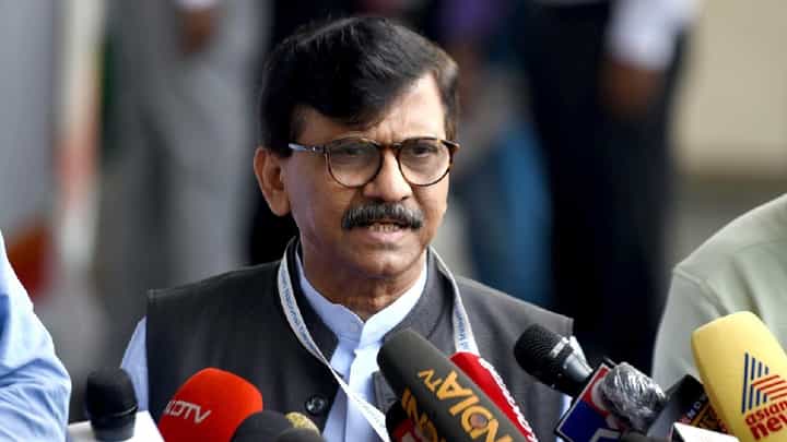 'जरांगेंचा बोलवता धनी कोण ? ही माहीती...,' संजय राऊत यांनी केली मागणी 'जरांगेंचा बोलवता धनी कोण ? ही माहीती...,' संजय राऊत यांनी केली मागणी