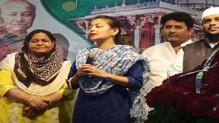 अजमेर जाकर मेरे लिये...; मुस्लिम बांधवांना प्रणिती शिंदे यांनी काय घातली भावनिक साद? अजमेर जाकर मेरे लिये...; मुस्लिम बांधवांना प्रणिती शिंदे यांनी काय घातली भावनिक साद?