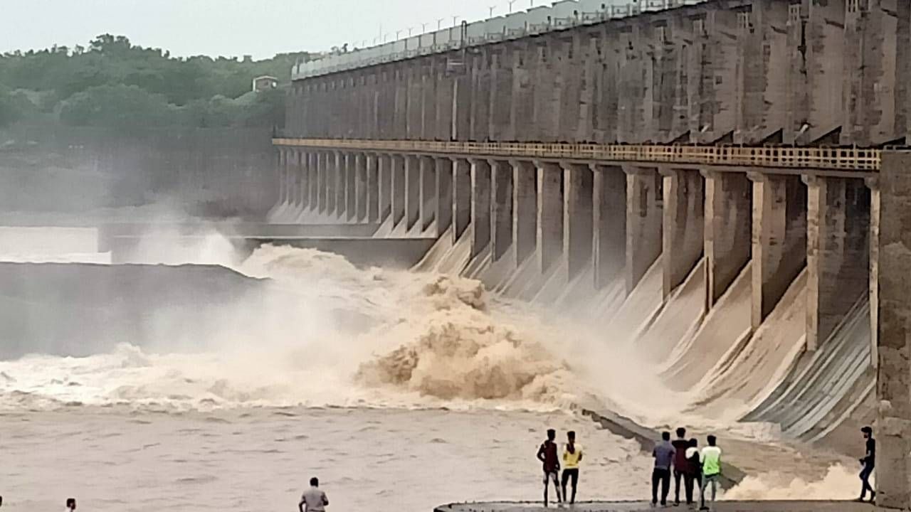 पाटबंधारे विभागात 'या' पदांसाठी भरती, नोकरीच्या शोधात असणाऱ्यांसाठी मोठी संधी, लगेचच करा पाटबंधारे विभागात 'या' पदांसाठी भरती, नोकरीच्या शोधात असणाऱ्यांसाठी मोठी संधी, लगेचच करा