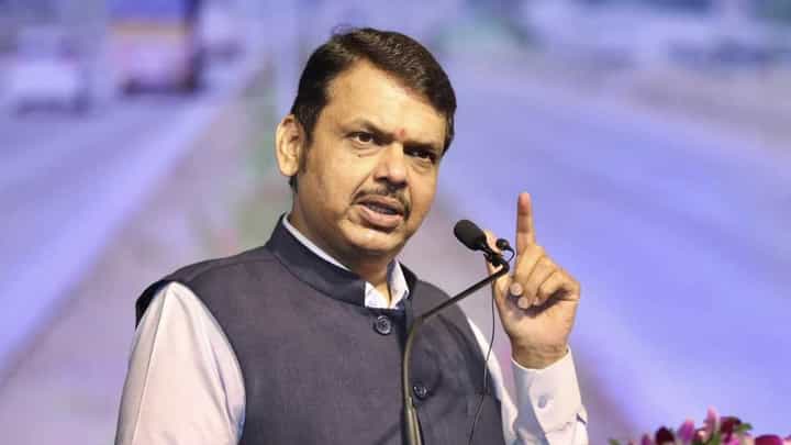 आगे आगे देखो होता है क्या! अशोक चव्हाण यांच्या राजीनाम्यानंतर फडणवीस यांच्या सूचक वक्तव्याची चर्चा आगे आगे देखो होता है क्या! अशोक चव्हाण यांच्या राजीनाम्यानंतर फडणवीस यांच्या सूचक वक्तव्याची चर्चा