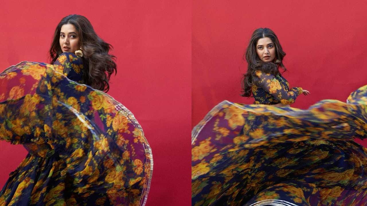 बाकी यंदाचेही वर्षी, अखिल भारतीय सिंगल संघटनेस, संत व्हेलेंटाईन- दिनाच्या माझ्याकडून मनापासून शुभेच्छा... असंही प्राजक्ताने या पोस्टमध्ये म्हटलंय.