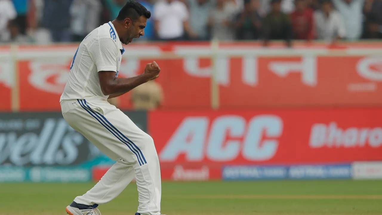IND vs ENG : ओली पोपचा फक्त 0.45 सेकंदात खेळ खल्लास! अश्विनच्या गोलंदाजीवर काही कळायच्या आतच तंबूत IND vs ENG : ओली पोपचा फक्त 0.45 सेकंदात खेळ खल्लास! अश्विनच्या गोलंदाजीवर काही कळायच्या आतच तंबूत