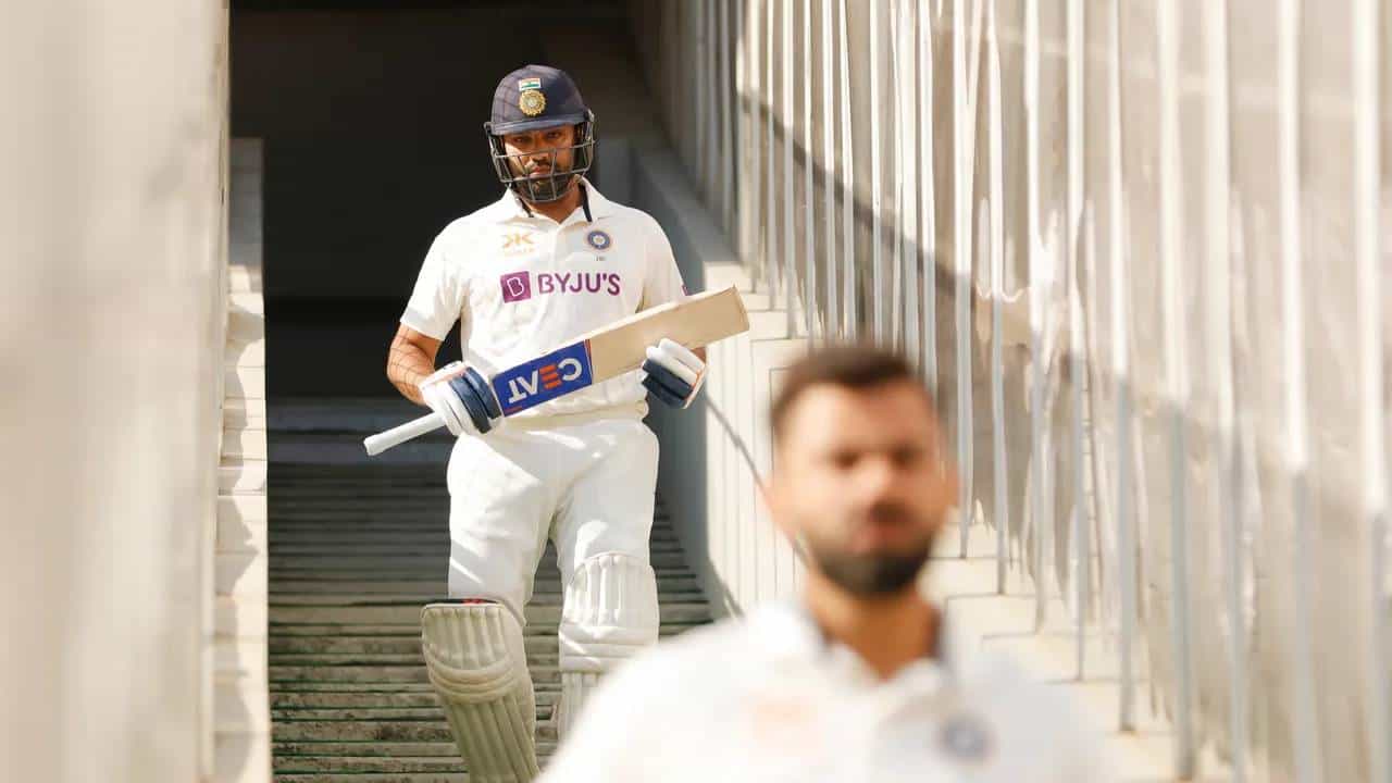 इंग्लंड विरुद्धच्या पाच सामन्यांच्या कसोटी मालिकेत टीम इंडियाने 2-1 ने आघाडी घेतली आहे . तसेच वर्ल्ड टेस्ट चॅम्पियनशिपमध्येही मोठी झेप घेतली आहे. ऑस्ट्रेलियाला धोबीपछाड देत दुसरं स्थान गाठलं आहे. आता चौथा आणि पाचवा सामना जिंकत अव्वल स्थानावर नजर असणार आहे.