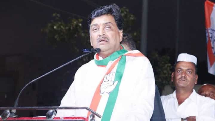 'पक्षांतर्गत गोष्टींची उणीधुणी बाहेर काढायची नाही', अशोक चव्हाण यांच्या हाती कमळ? 'पक्षांतर्गत गोष्टींची उणीधुणी बाहेर काढायची नाही', अशोक चव्हाण यांच्या हाती कमळ?
