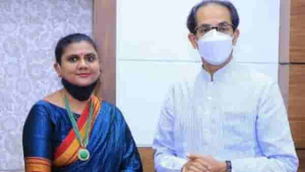 ठाकरे गटात मानसिक खच्चीकरण, ‘या’ महिला नेत्यांची नावं घेत पक्षाला ठोकला रामराम