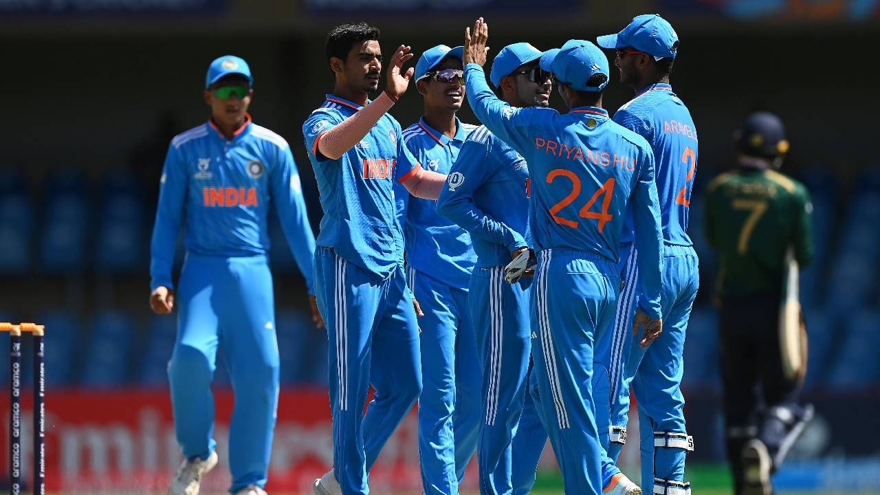 U19 WC IND vs SA : सेमीफायनलमध्ये टॉसनंतर कर्णधार सहारनने स्वीकारली गोलंदाजी , कारण... U19 WC IND vs SA : सेमीफायनलमध्ये टॉसनंतर कर्णधार सहारनने स्वीकारली गोलंदाजी , कारण...