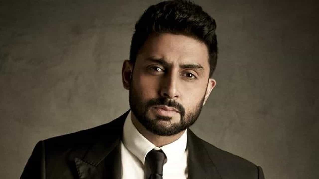 अभिषेक बच्चन याने अनेक सिनेमांमध्ये काम केलं. अभिनेत्याच्या चाहत्यांची संख्या देखील फार मोठी आहे. उद्योजकाच्या माध्यमातून देखील अभिनेता कोट्यवधी रुपये कमाई करतो.