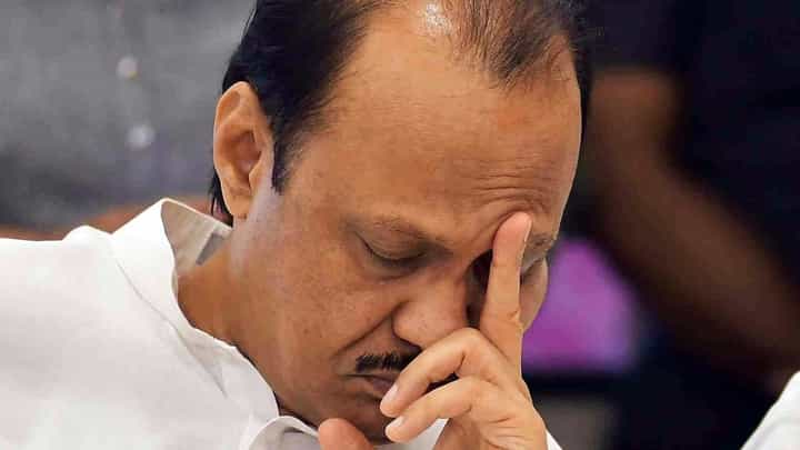 जितेंद्र आव्हाड यांनी केली अजित पवार यांची नक्कल; म्हणाले, ब्लॅकमेल कशाला करायचं जितेंद्र आव्हाड यांनी केली अजित पवार यांची नक्कल; म्हणाले, ब्लॅकमेल कशाला करायचं