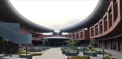 ST स्टँड आहे की एअरपोर्ट….अजितदादांच्या संकल्पनेतून ‘इतक्या’ कोटींचं कुठं उभारलंय भव्य-दिव्य बस स्थानक?