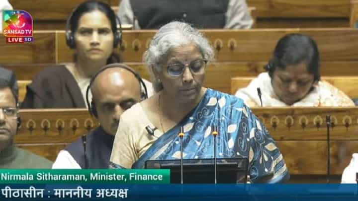 Budget 2024 : ... हाच आमचा विकासाचा मंत्र, बजेटचं वाचन सुरू होताच निर्मला सीतारामन यांचं मोठं वक्तव्य Budget 2024 : ... हाच आमचा विकासाचा मंत्र, बजेटचं वाचन सुरू होताच निर्मला सीतारामन यांचं मोठं वक्तव्य