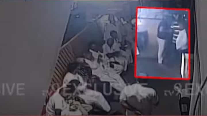 आणि 3 ते 4 मिनिटात अभिषेक घोसाळकर यांच्यावर गोळीबार, ऑफिसबाहेरचं CCTV फुटेज समोर आणि 3 ते 4 मिनिटात अभिषेक घोसाळकर यांच्यावर गोळीबार, ऑफिसबाहेरचं CCTV फुटेज समोर