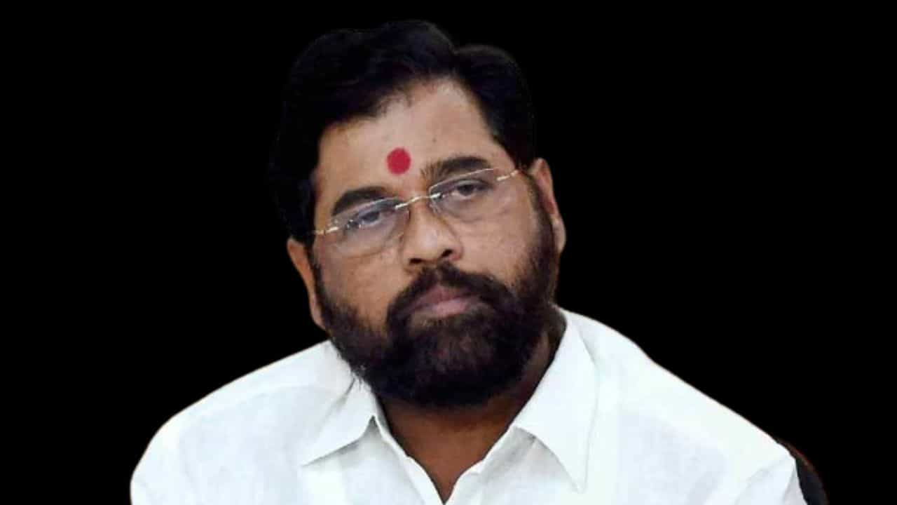 'वर्षा' आणि CM कार्यालयातून गुंड टोळ्यांचं मॉनिटरिंग? मुख्यमंत्री शिंदेंवर कुणाचे गंभीर आरोप?