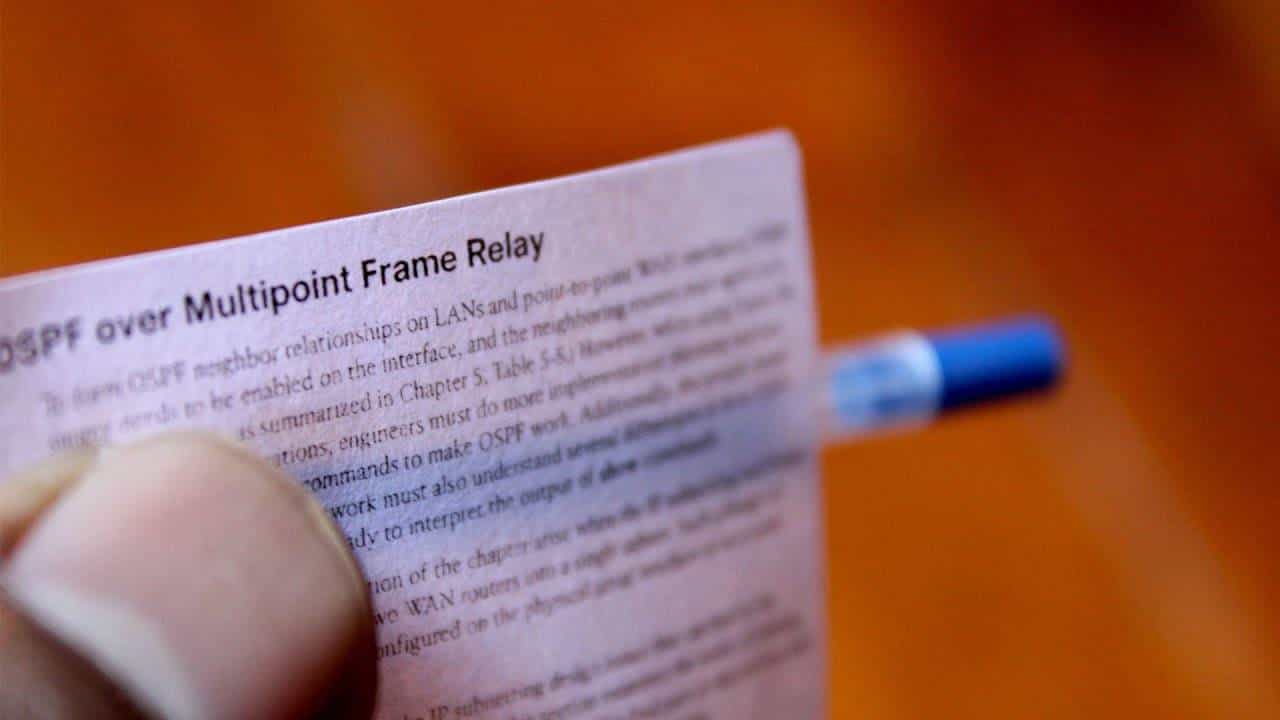 पोलीस बनून रुबाबात द्यायला गेला कॉपी अन् झाला गजाआड, नेमकं प्रकरण काय?