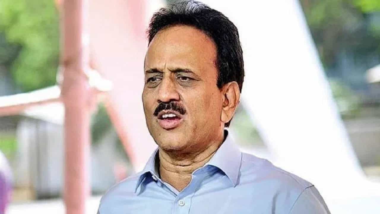 मी मी म्हणारे चालत नाही, ज्यांचे पुण्य संपले तेच..., गिरीश महाजनांचा रोख कुणावर? मी मी म्हणारे चालत नाही, ज्यांचे पुण्य संपले तेच..., गिरीश महाजनांचा रोख कुणावर?