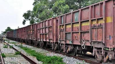 धक्कादायक, रेल्वे चालक चहा पिण्यासाठी थांबला अन् ड्रायव्हर विना रेल्वे 100 किमी वेगाने 80 किमी धावली