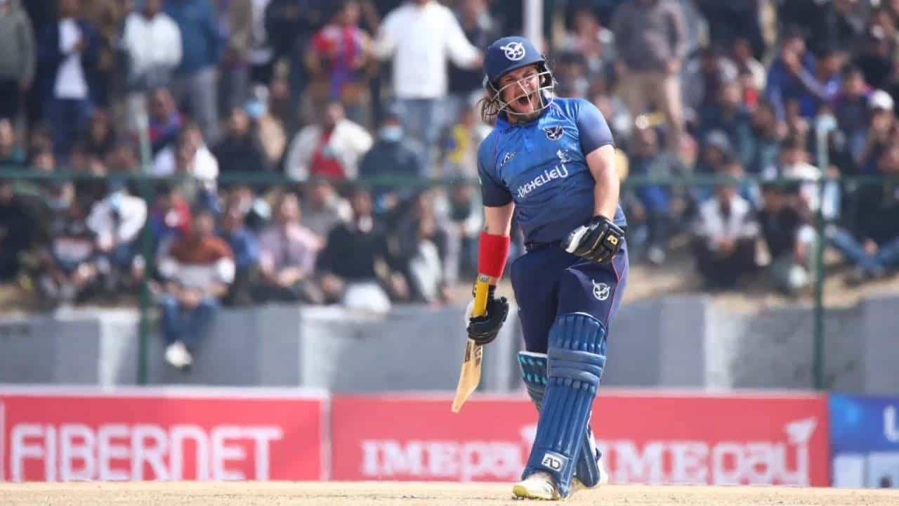 नामिबियाचा खेळाडू जॅन निकोल लोफ्टीने टी20 क्रिकेटमध्ये नवा इतिहास रचला आहे. टी20 क्रिकेटमधील सर्वात जलद शतकाचा विश्वविक्रम आता जॅन निकोल लॉफ्टीच्या नावावर जमा झाला आहे. अवघ्या 33 चेंडूत शतक झळकावून नवा विश्वविक्रम रचला आहे.