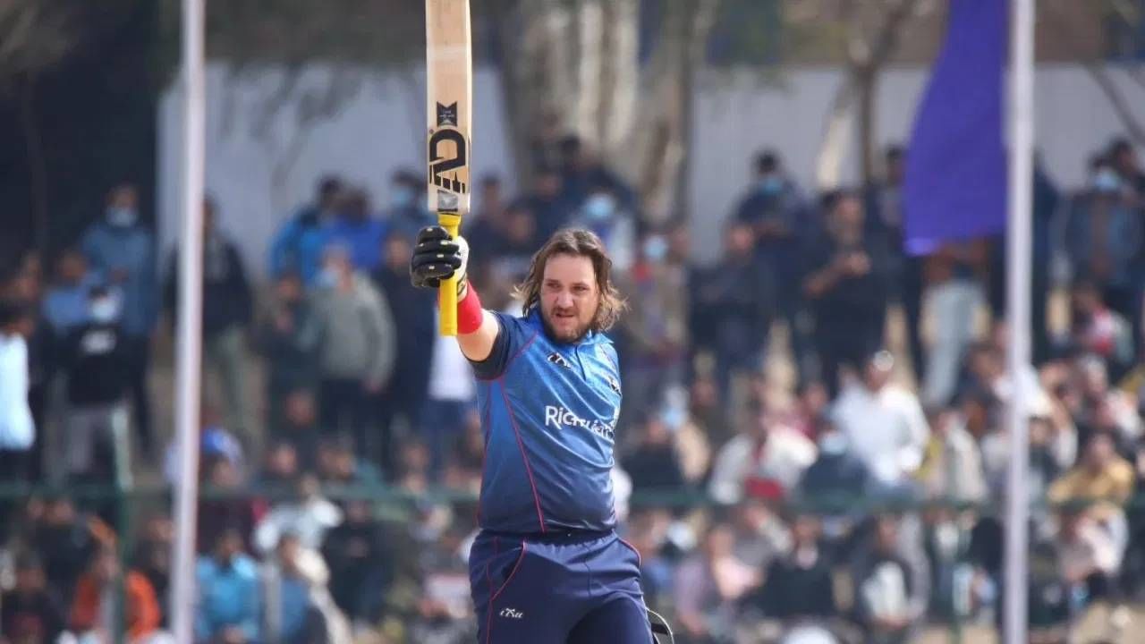 36 चेंडूंचा सामना करणाऱ्या जॅन निकोल लॉफ्टीने 8 उत्तुंग षटकार आणि 11 चौकारांसह 101 धावा केल्या. तसेच बाद होत तंबूत परतला. या स्फोटक शतकाच्या जोरावर नामिबियाच्या संघाने 20 षटकांत 4 गडी गमावून 206 धावा केल्या.