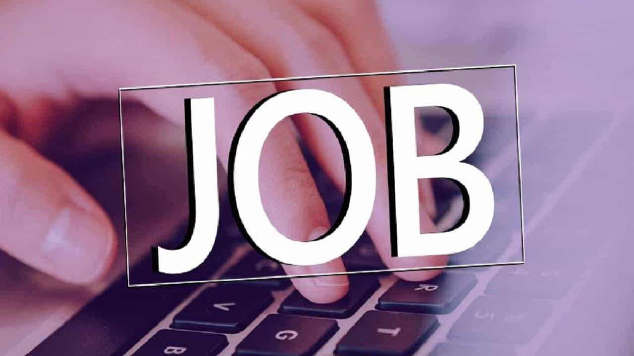 नोकरीच्या शोधात असणाऱ्यांसाठी अत्यंत मोठी आणि महत्वाची बातमी आहे. सरकारी नोकरी करण्याची ही शेवटची संधी आहे. इच्छुकांनी अजिबातच वेळ वाया न घालता या भरती प्रक्रियेसाठी अर्ज करावीत.