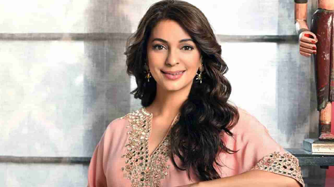 Juhi Chawla Daughter : जुही चावला हिच्या लेकीच्या स्माईलवर चाहते फिदा, प्रचंड सुंदर दिसते अभिनेत्रीची लेक