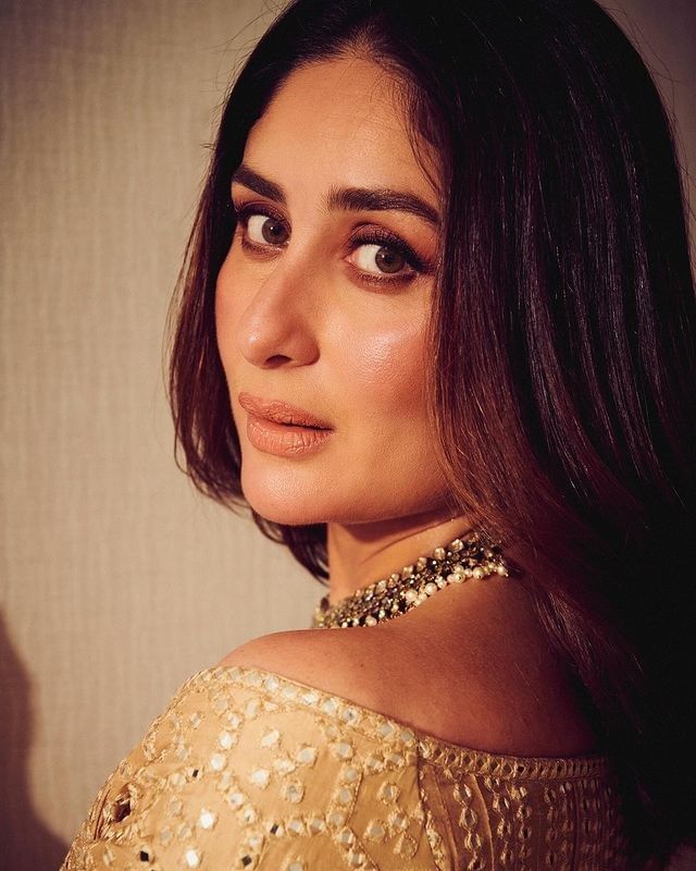 करीना सोशल मीडियावर देखील कायम सक्रिय असते. सोशल मीडियावर तिच्या चाहत्यांची संख्या देखील फार मोठी आहे. चाहत्यांच्या संपर्कात राहण्यासाठी अभिनेत्री कायम स्वतःचे फोटो आणि व्हिडीओ सोशल मीडियावर पोस्ट करत असते. 