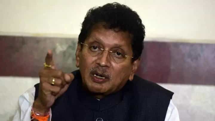 जरांगेंनी थोडा संयम ठेवावा, ती मागणीही पूर्ण होणार; दीपक केसरकर नेमकं काय म्हणाले? जरांगेंनी थोडा संयम ठेवावा, ती मागणीही पूर्ण होणार; दीपक केसरकर नेमकं काय म्हणाले?
