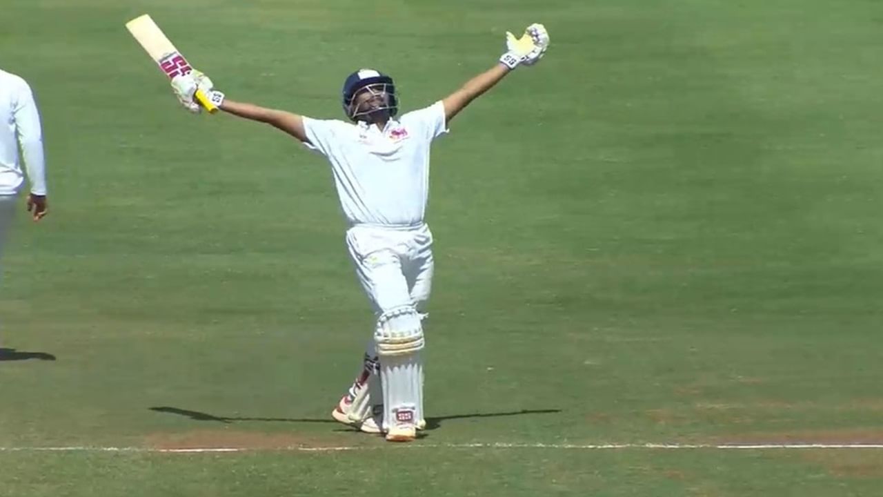 Musheer Khan | मुशीर खान याचा डबल धमाका, बडोदा विरुद्ध धमाकेदार द्विशतक Musheer Khan | मुशीर खान याचा डबल धमाका, बडोदा विरुद्ध धमाकेदार द्विशतक