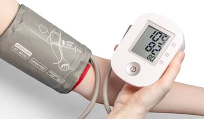 रक्तदाब वाढल्यास घाबरून जाऊ नका, हे घरगुती उपाय करून पाहा