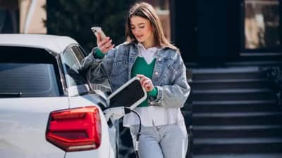 Electric Vehicles | पेट्रोल की EV? विकत घेण्याआधी तुमच्या मनात कंफ्यूजन असेल, तर फायद्याच काय? ते एकदा वाचा