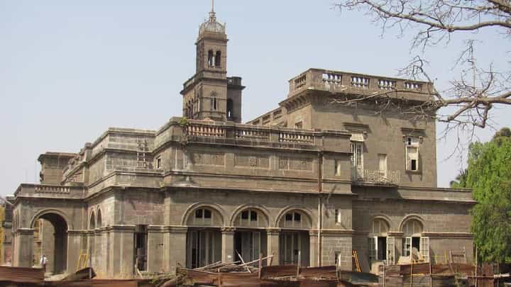 पुणे विद्यापीठात 'त्या' नाटकावरून नवा ड्रामा, ललित केंद्राच्या प्रमुखांसह 6 जणांना अटक अन्... पुणे विद्यापीठात 'त्या' नाटकावरून नवा ड्रामा, ललित केंद्राच्या प्रमुखांसह 6 जणांना अटक अन्...