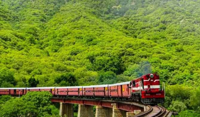 भारतातील या राज्यात बनतंय पहिलं रेल्वे स्टेशन, होय आताशी पोहतेय येथे रेल्वे