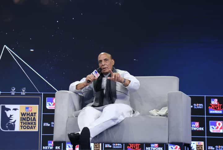 WITT Global Summit : मोदी साधे सरळ आणि... राजनाथ सिंह यांच्याकडून तोंडभरून कौतुक WITT Global Summit : मोदी साधे सरळ आणि... राजनाथ सिंह यांच्याकडून तोंडभरून कौतुक