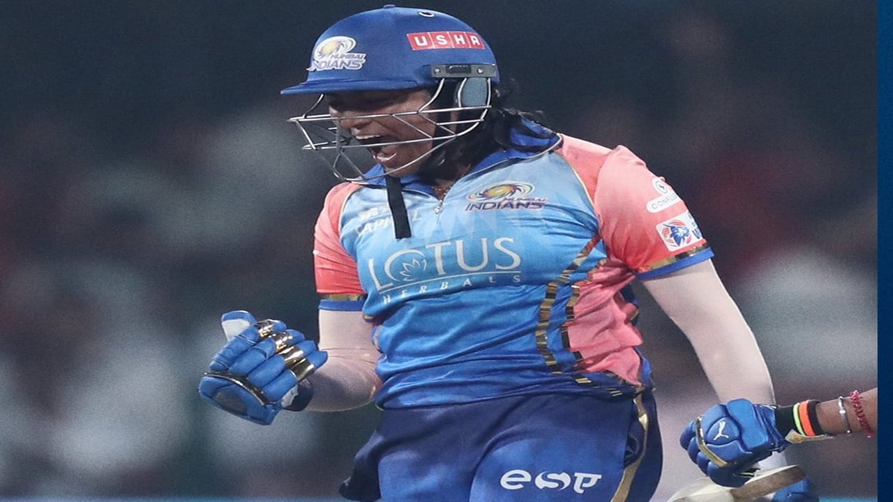 MIW vs DCW | मुंबई इंडियन्सची सनसनाटी सुरुवात, डेब्युटंट एस संजनाने शेवटच्या बॉलवर सिक्स ठोकून मिळवून दिला विजय MIW vs DCW | मुंबई इंडियन्सची सनसनाटी सुरुवात, डेब्युटंट एस संजनाने शेवटच्या बॉलवर सिक्स ठोकून मिळवून दिला विजय