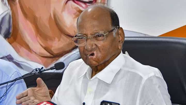 बीडमध्ये मोठी खेळी, लोकसभेसाठी इच्छुक असलेल्या नेत्याचा शरद पवार गटात प्रवेश बीडमध्ये मोठी खेळी, लोकसभेसाठी इच्छुक असलेल्या नेत्याचा शरद पवार गटात प्रवेश