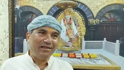 सर्व देवी-देवतांनी चांगलं करण्यासाठी मोदींची नेमणूक केलीय...प्रसिद्ध गायक सुरेश वाडकर शिर्डीच्या बाबांच्या चरणी लीन