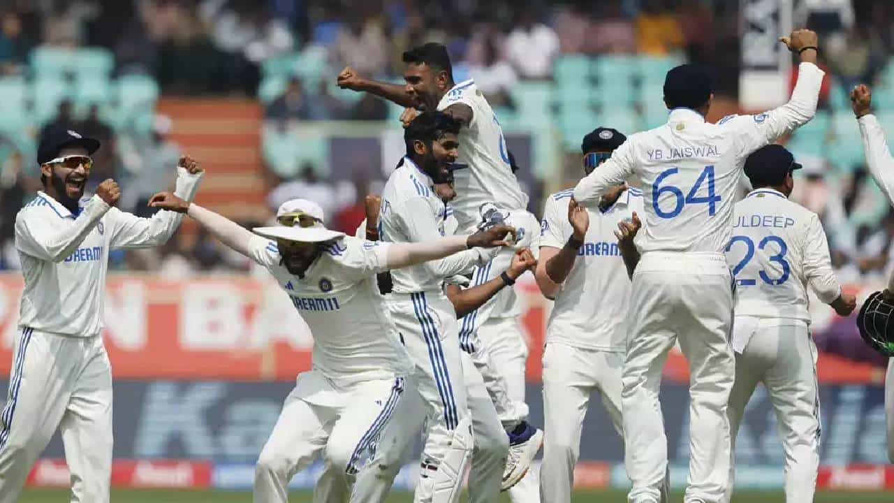 या खेळाडूने गेल्या 12 डावांमध्ये या खेळाडूने अवघ्या 212 धावा केल्या आहेत. मात्र तरीसुद्धा त्याला संघात स्थान देत आहेत.