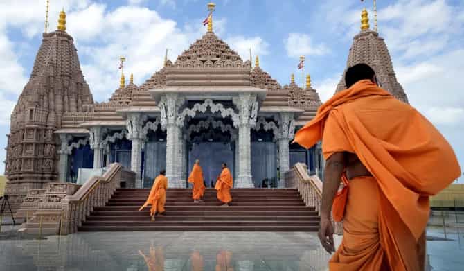 Modi in UAE : यूएईमध्ये पहिल्या हिंदू मंदिराच्या उद्घटनाआधी मुसळधार पाऊस