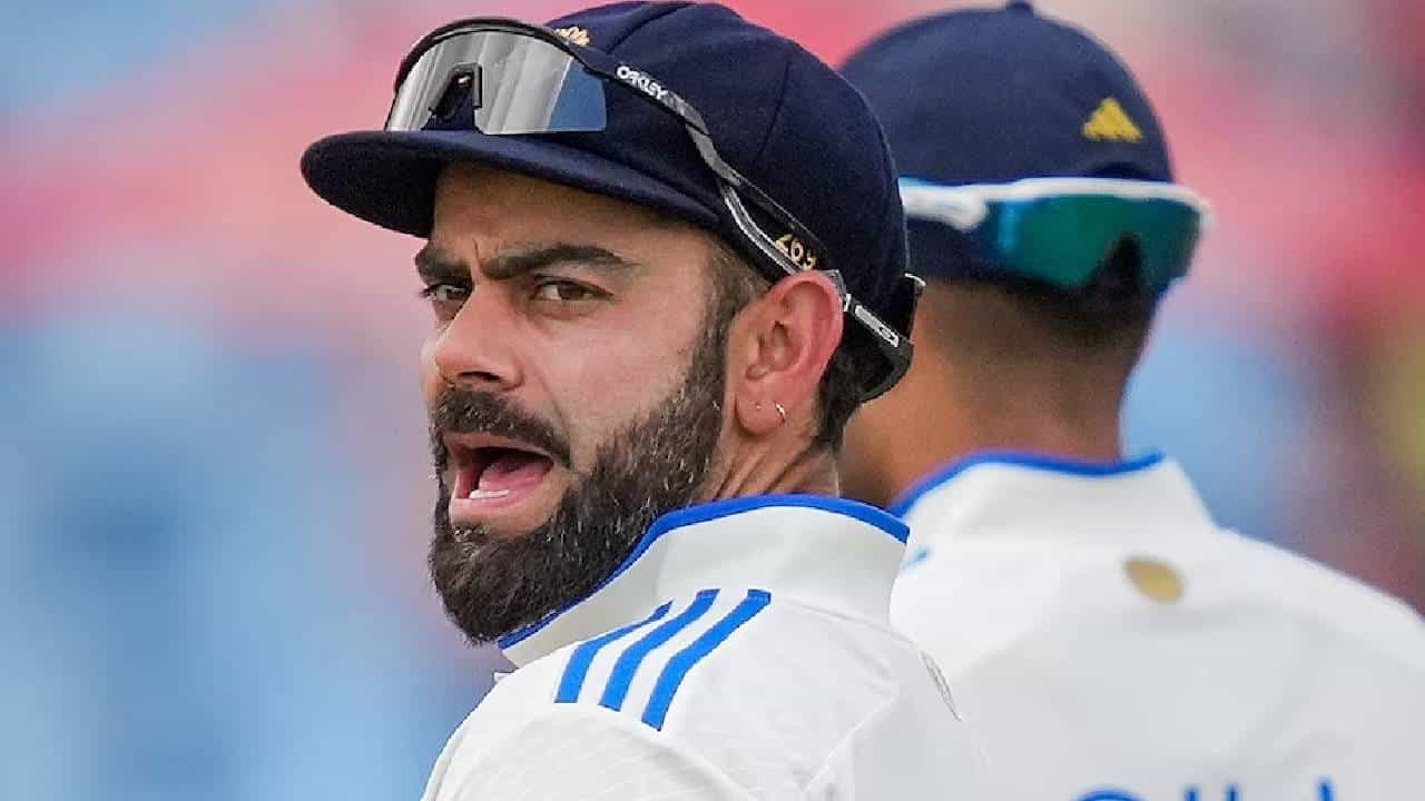 टीम इंडिया आणि इंग्लंडमध्ये कसोटी मालिका सुरू आहे. या मालिकेमध्ये विराट कोहली खेळत नाहीये याचं कोणतंही कारण समोर आलं नाही. विराट कोहली दुसऱ्यांदा पिता होणार असल्याचं बोललं जात होतं. मात्र ए बी डिव्हिलियर्सने आपल्याकडून चूक झाल्याचं म्हटलं होतं.