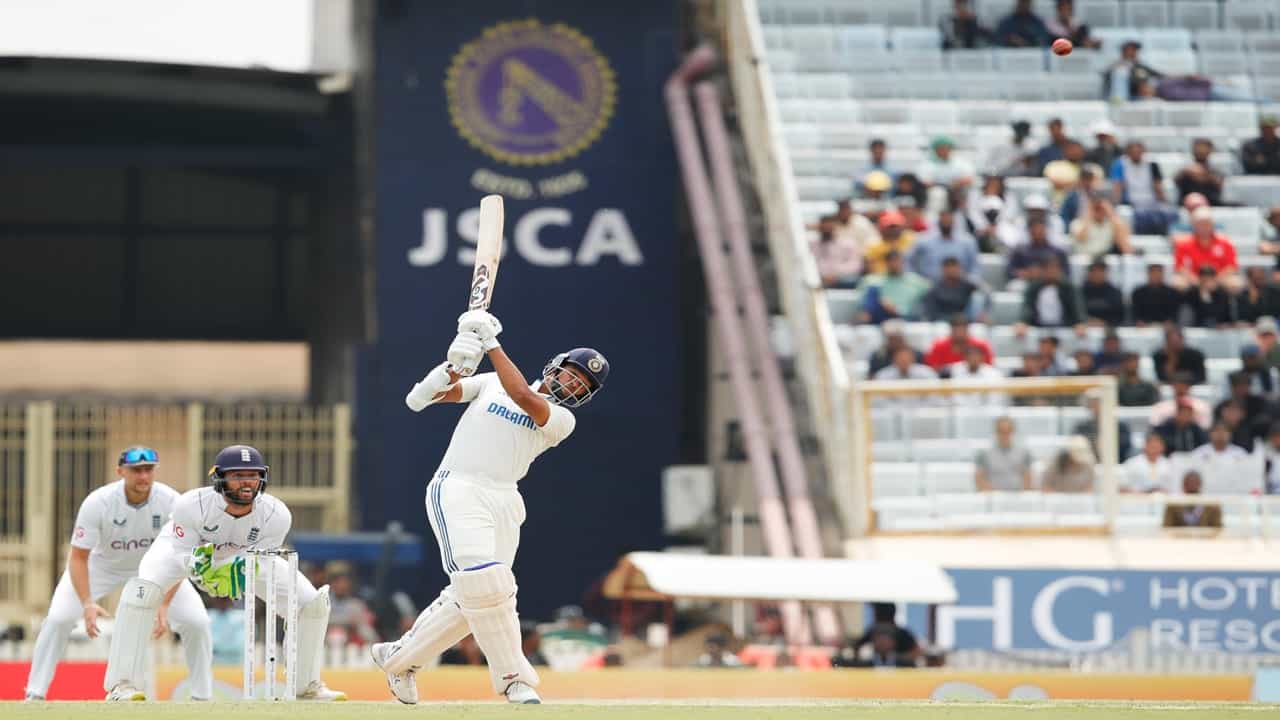 यशस्वी जयस्वालने इंग्लंड विरुद्धच्या चौथ्या कसोटी सामन्यातील पहिल्या डावात अर्धशतक ठोकलं.