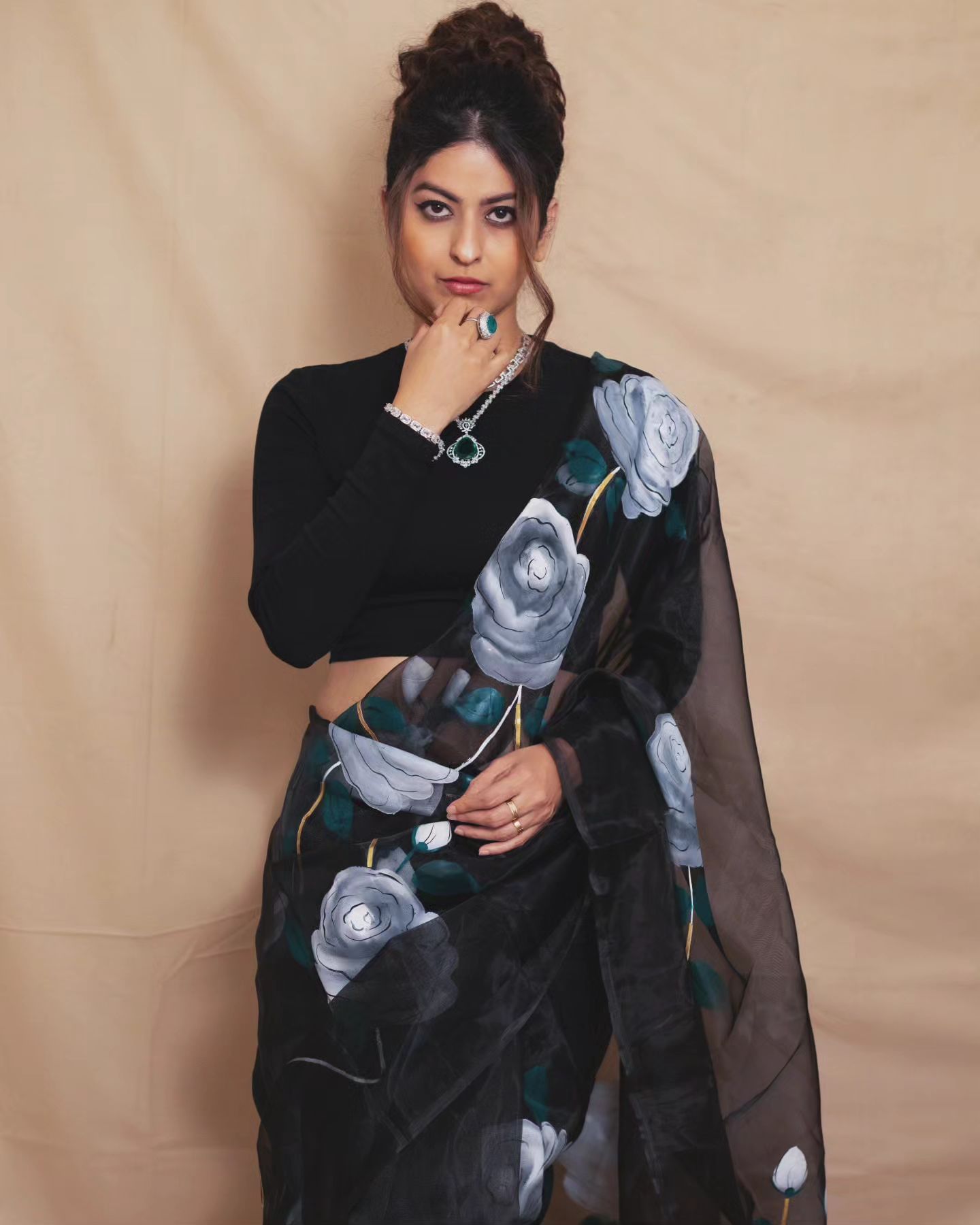 Abhidnya bhave hot