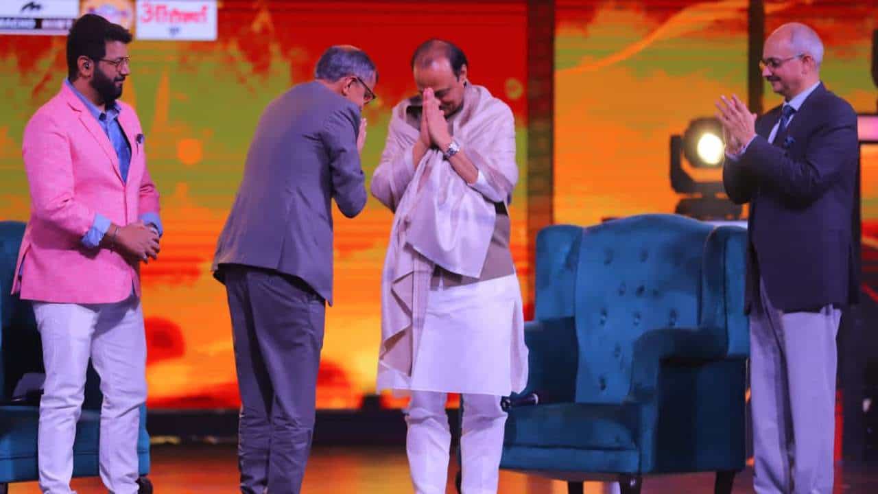 मराठी चित्रपटसृष्टी ज्याची आतुरतेने वाट पाहत असते असा प्रतिष्ठित 'झी गौरव पुरस्कार 2024' हा सोहळा मोठ्या दिमाखदार आणि धमाकेदार पद्धतीने साजरा झाला. यावर्षीच्या 'झी चित्र गौरव पुरस्कार 2024' सोहळ्याचं खास आकर्षण म्हणजे महाराष्ट्राचे उपमुख्यमंत्री अजित पवार.